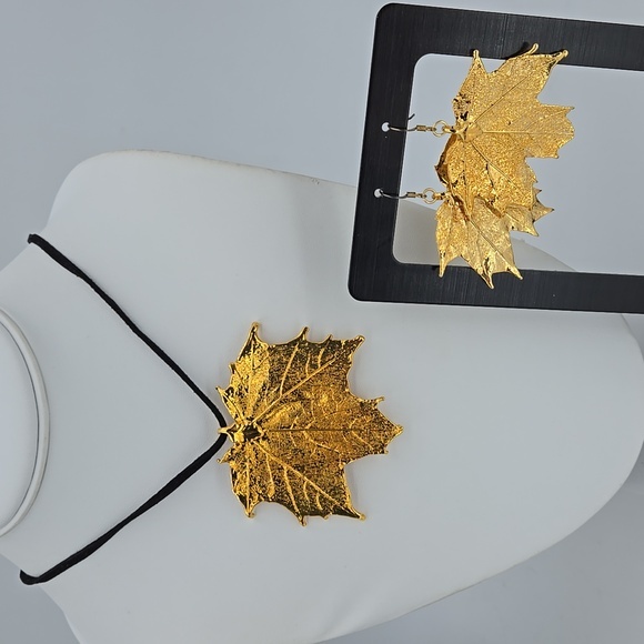 Gold Tone Maple Leaf Pendant Necklace & Earrings - Picture 1 of 7